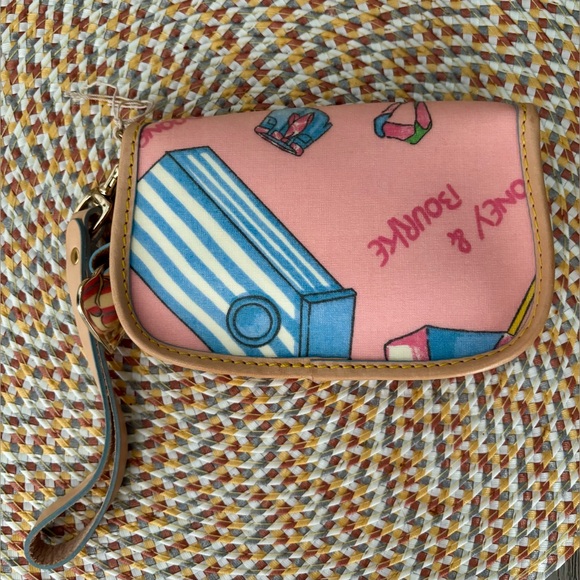 Dooney & Bourke Soft Pink Wristlet Bag Barbicore Preppy small - Picture 3 of 12